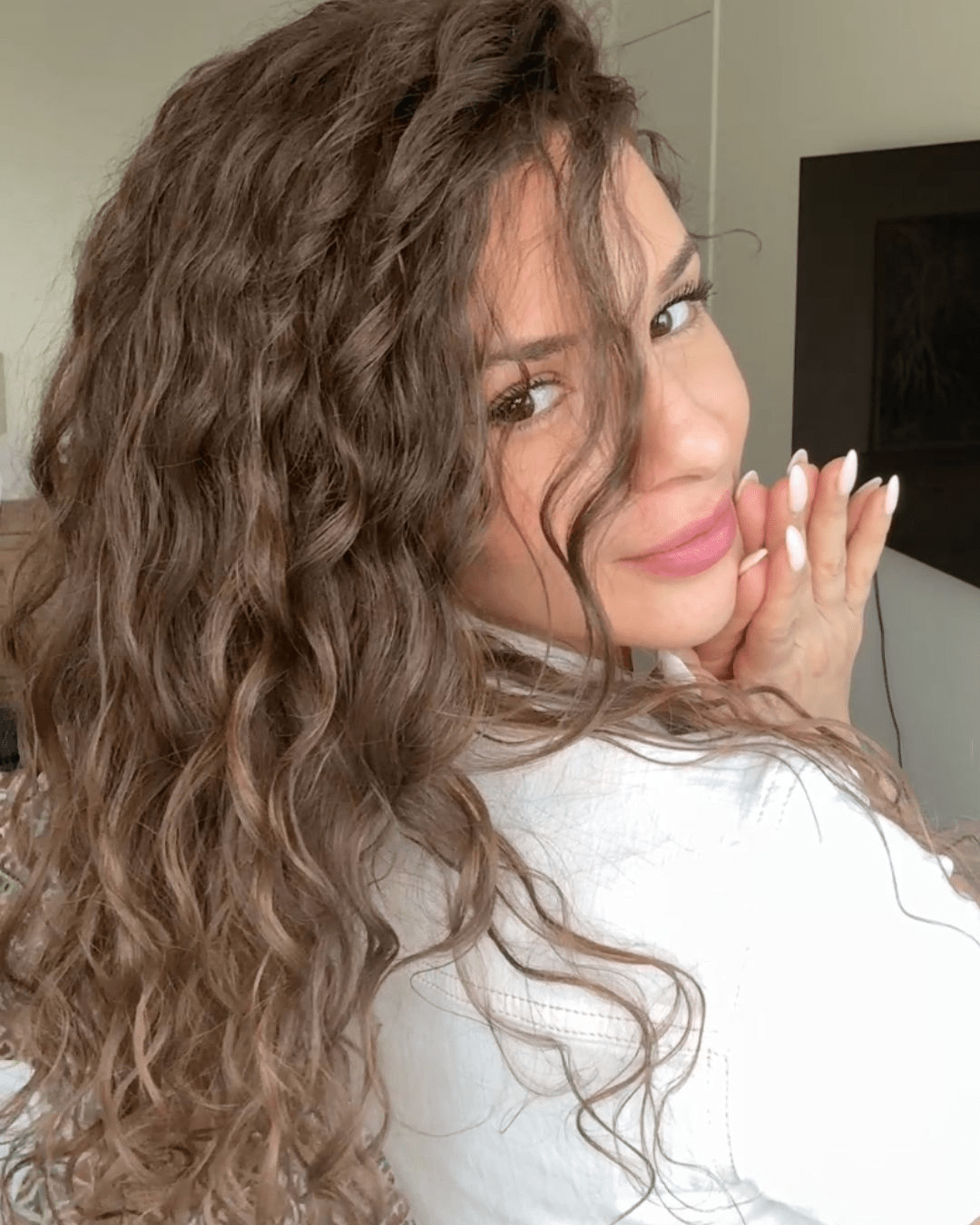 L’effet fluffy sur cheveux bouclés : la routine complète pour un volume XXL