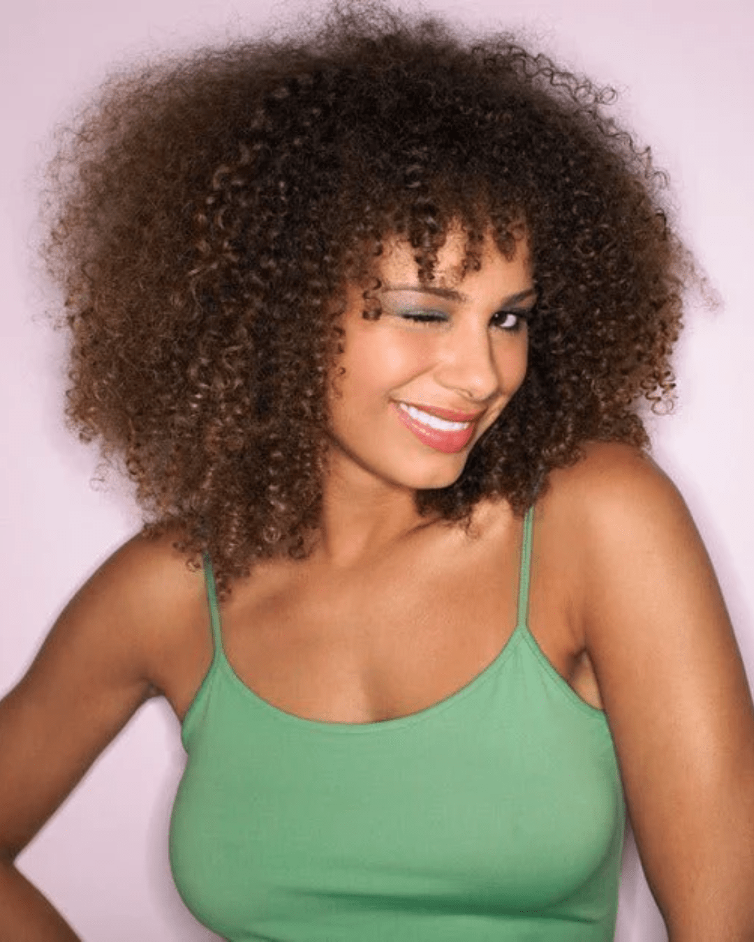 Comment prendre soin de ses cheveux crépus au naturel ?